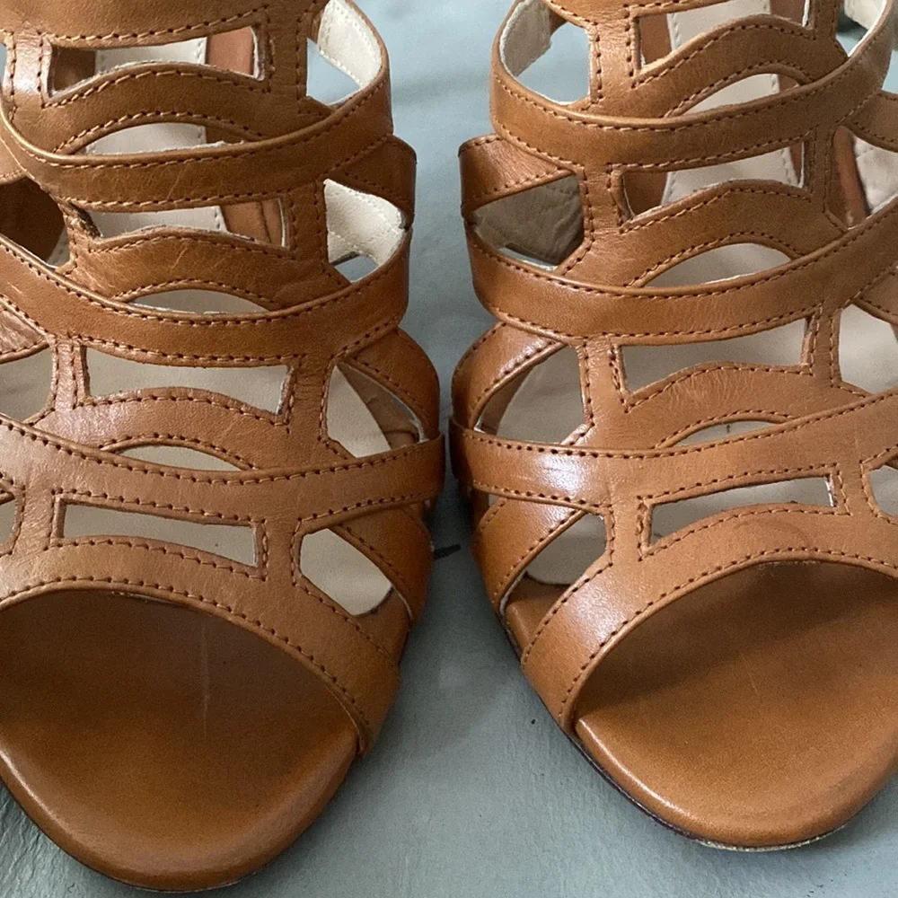 ❌SOLD❌FENDI Scotch Brown Sling Back Heels🤍🧡🤍 - Picture 4 of 13